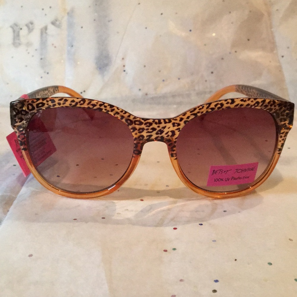 BETSEY JOHNSON ANIMAL PRINT SUNGLASSES